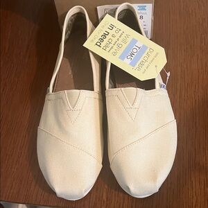 NWT TOMS Ivory Canvas Slip-Ons 8